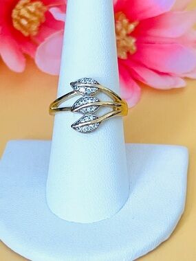 Genuine zircon leaf ring size 8 yellow gold over over Djoy silver stamped .925
